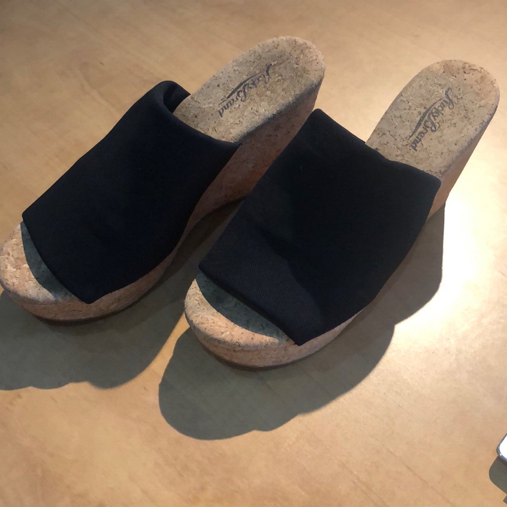 Lucky brand Black and Tan wedges! Great condition!